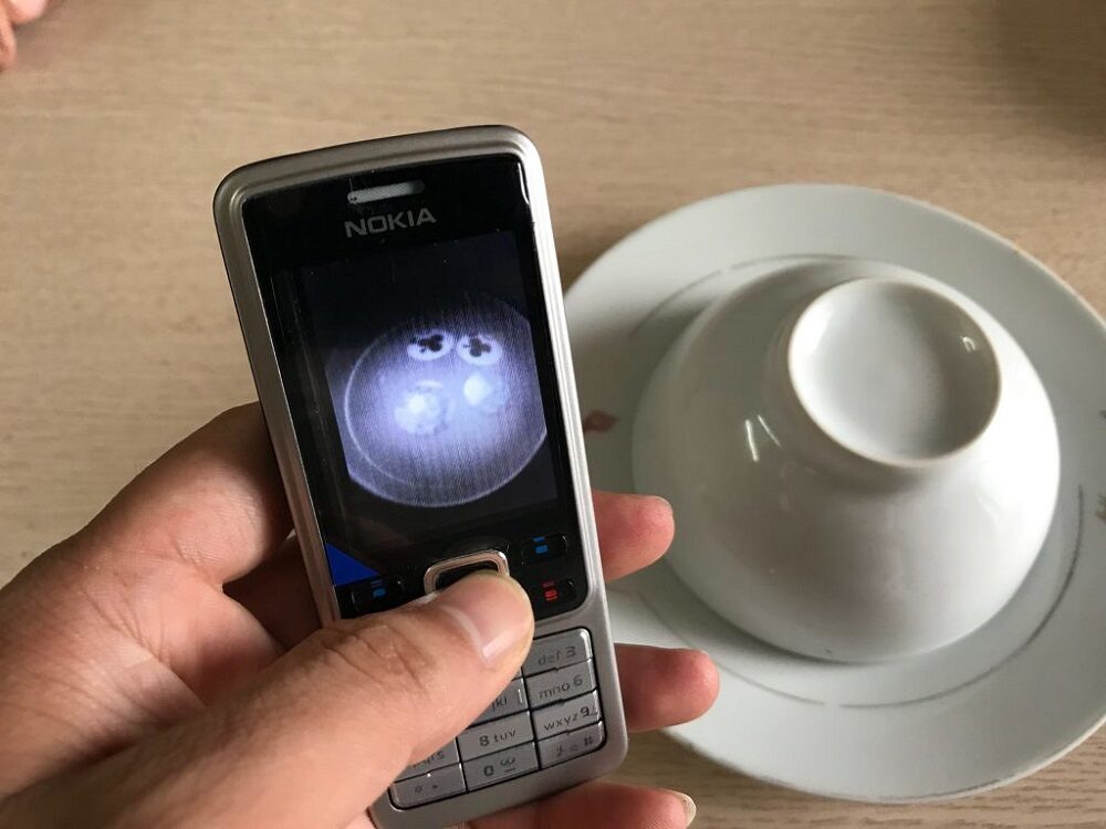 Đĩa và bát xóc đĩa bị gắn thiết bị điện tử